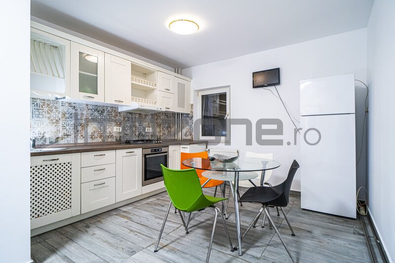 Drumul Sarii, 3 camere, 77 mp, et. 5, 2 bai, bucatarie mare, disponibil imediat